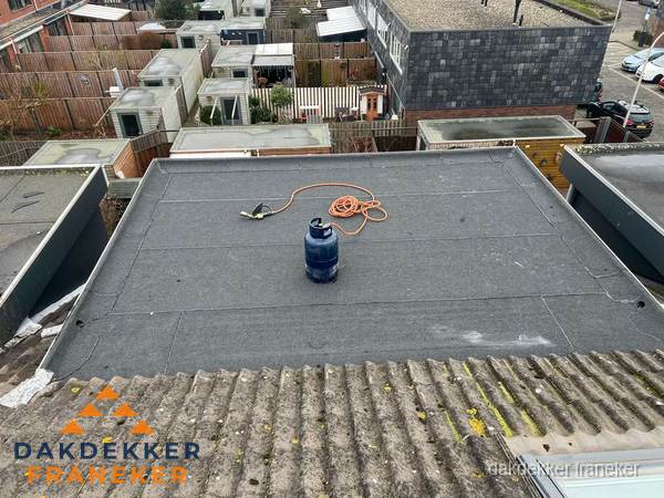 Dakrenovatie afgerond met nieuwe bitumen dakbedekking in Franeker Dakrenovatie afgerond met nieuwe bitumen dakbedekking in Franeker